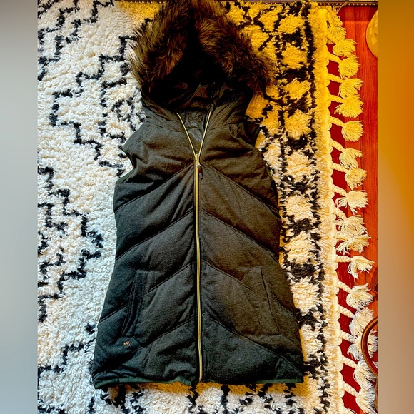 MK reversible vest. - Picture 7 of 15